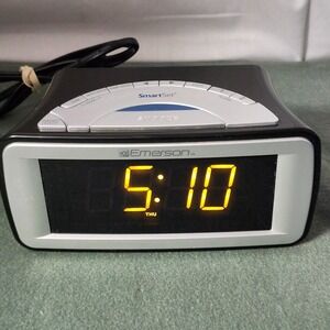 Emerson Dual Alarm Auto Smartset Clock Radio JUMBO Digital Display Model CKS9051